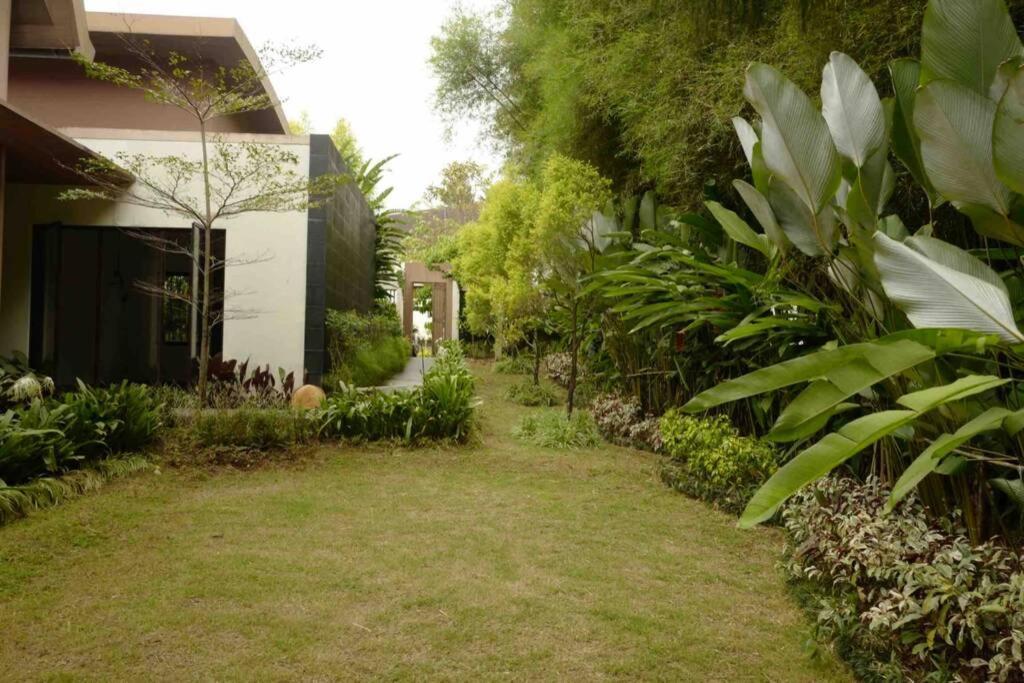 The Pines Vimala Hills Villa Bogor Exterior photo